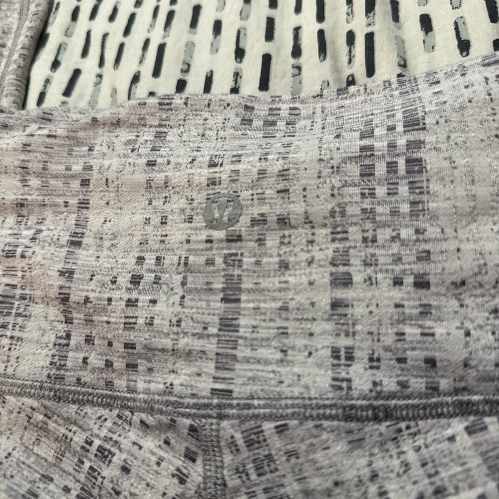 Gray Patterned Leggings - image 3